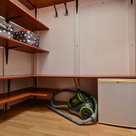 Bohemian Rhapsody Apartment Ровин Екстериор снимка
