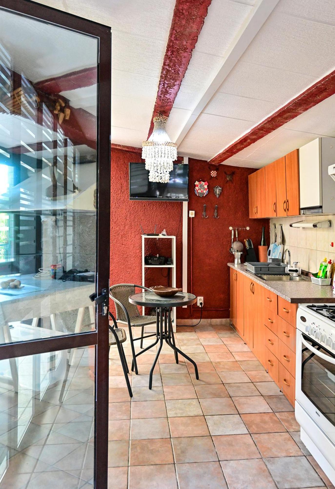 Bohemian Rhapsody Apartment Ровин Екстериор снимка