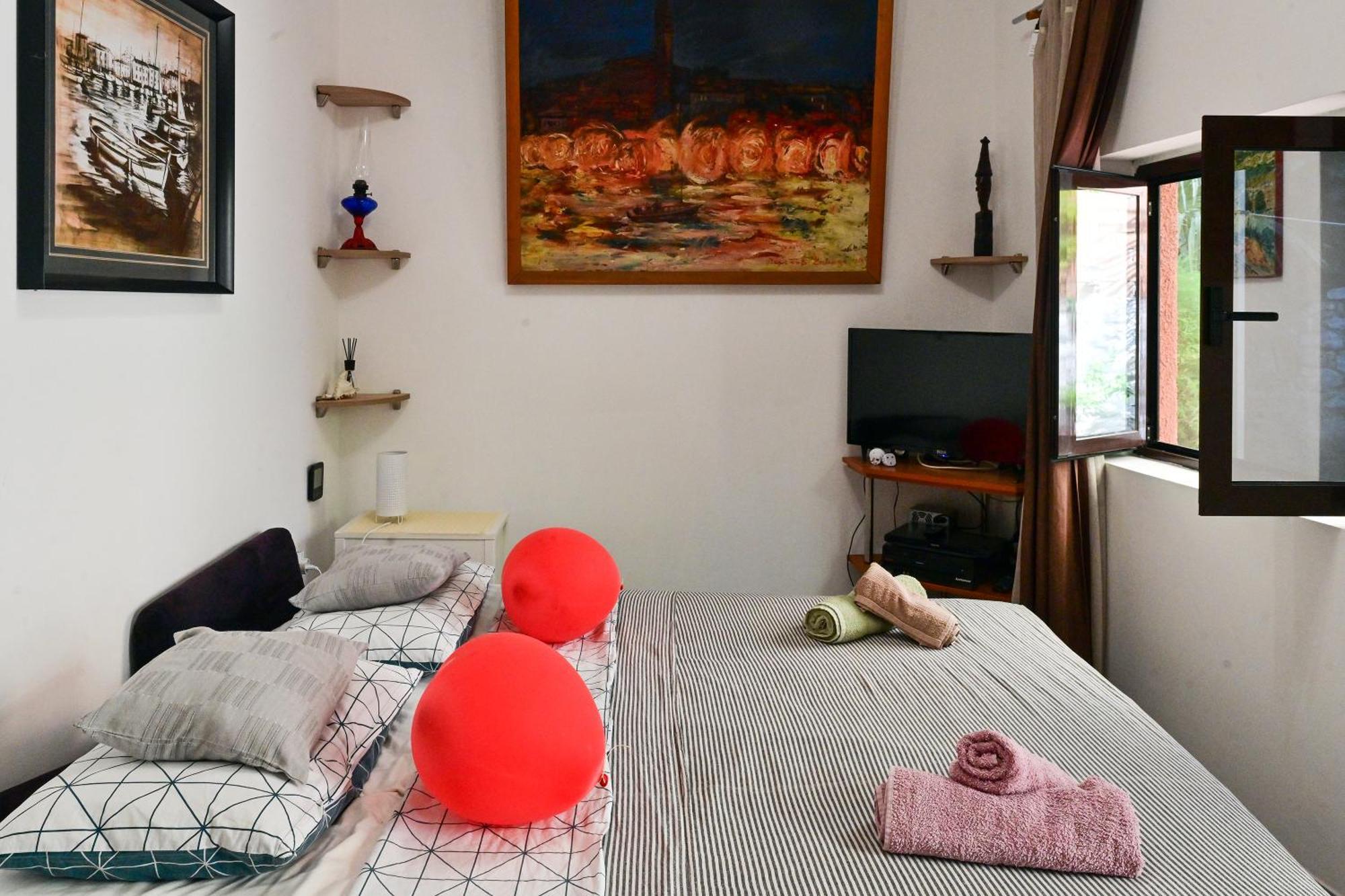 Bohemian Rhapsody Apartment Ровин Екстериор снимка